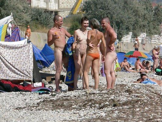 25P Bushy Beach Nudists