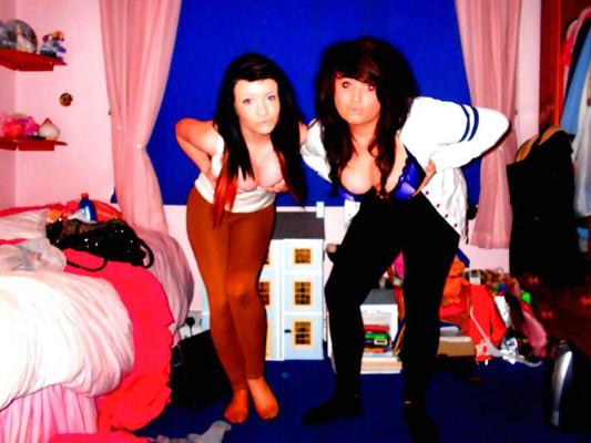 14P FACEBOOK FRIENDS CLEAVAGE SELFSHOTBITTITS HOT!!!
