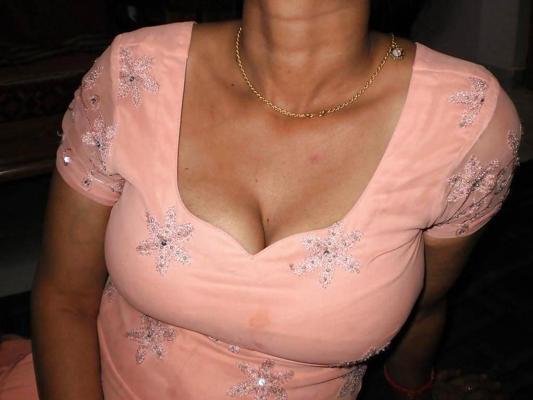 5P Pakistani wife in salwar kameez showing boobs