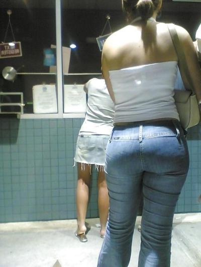 22P Beautyful asses in jeans - outdoor