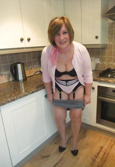 20P GB wife Kelly exposed by her husband