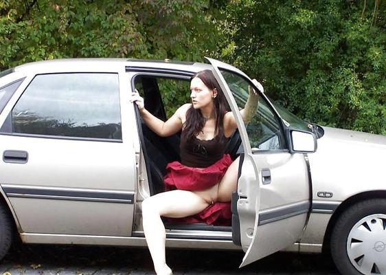 5P Brittish chick fucking her dildo in public