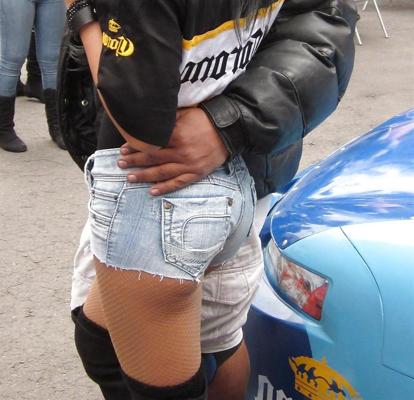 19P Auto Show Latin Girl