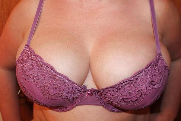 19P Woman their sell bras on the net 4