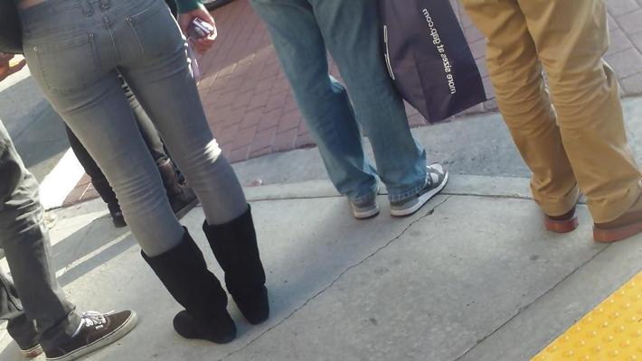 20P Cul et fesses d'adolescent sexy et lisses en jeans bleus