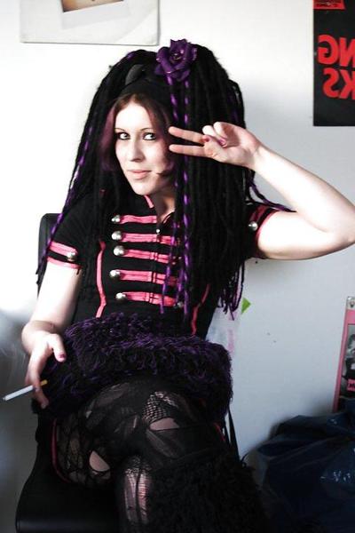9P Your goth slut