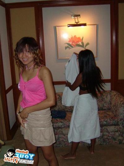 16P Sexy Thai girlfriends decide to share a white cock