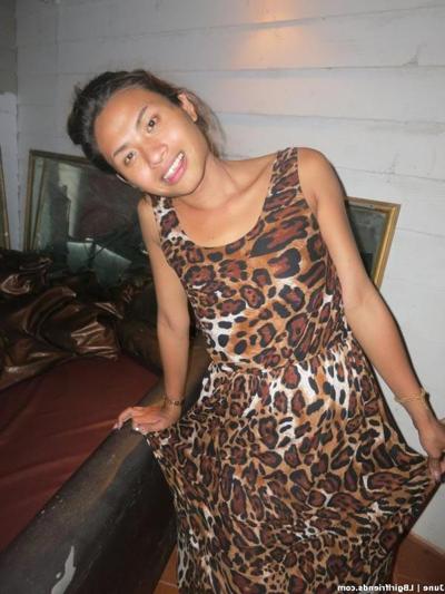 16P La gran polla kathoey teniendo sexo en una sucia habitación de hotel