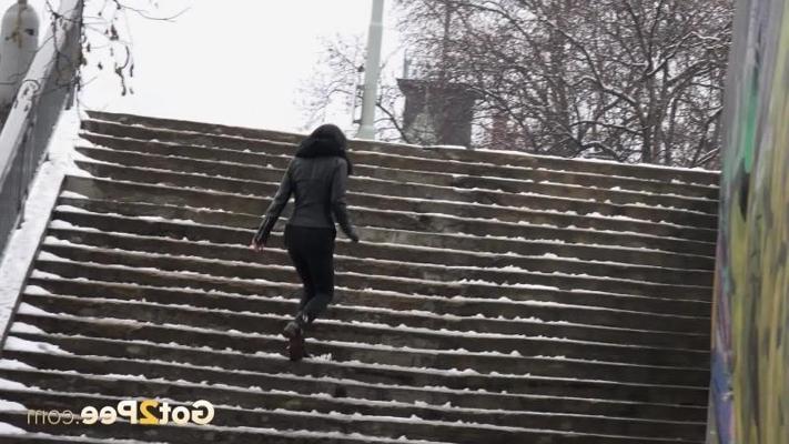 15P Pretty dark haired girl melts snow as she pees