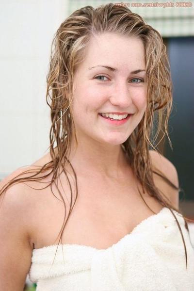 16P Maddy showing her tits and pussy in the bathroom