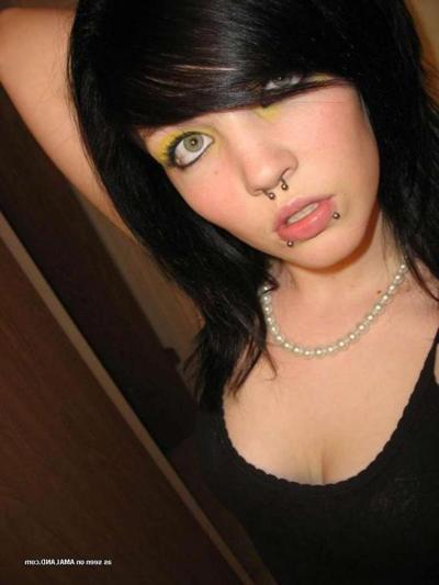 12P Picture set of a sexy emo amateur cutie selfshooting