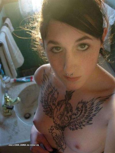12P Conjunto de fotos de gatas amadoras sexy com tinta e piercing