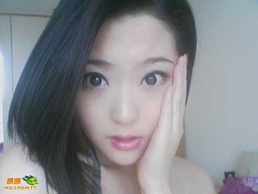 15P Asian teen girlfriends posing for the camera