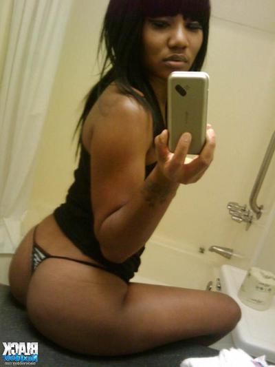 10P Sexy ebony babe having fun with camera