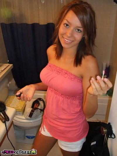 15P Amateur girlfriend undressing and in the bathroom