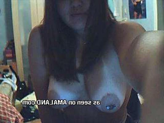 10P Playful asian shows off her tits and pussy