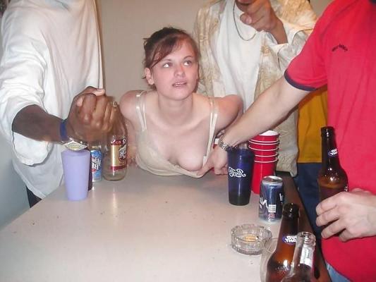 25P Some nice boobs, cleavages and nipple slips