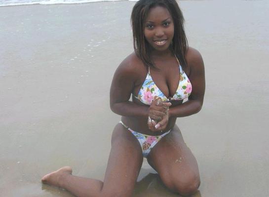 15P Ebony teen gfs posing for cell phone pics