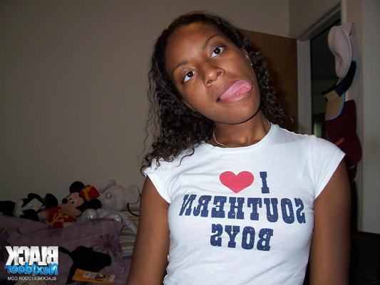 10P Private pics of young ebony babe
