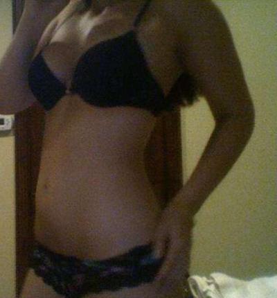 11P Amateur hottie self-shooting in her room