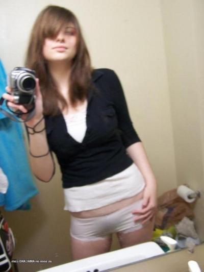 7P Sexy hot amateur cutie selfshooting in her bathroom
