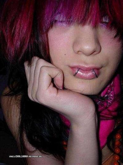 12P Wild amateur hardcore pierced emo GF camwhoring