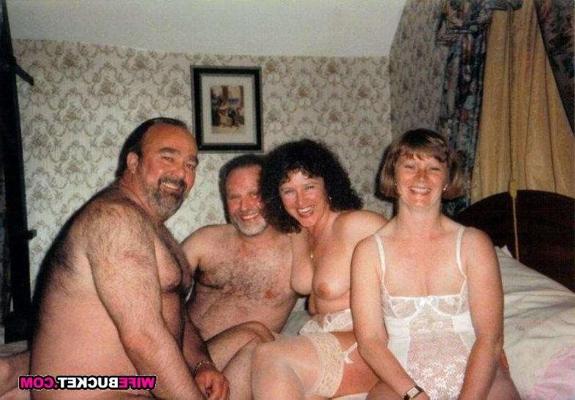 13P Submitted pics of nude amateur wives