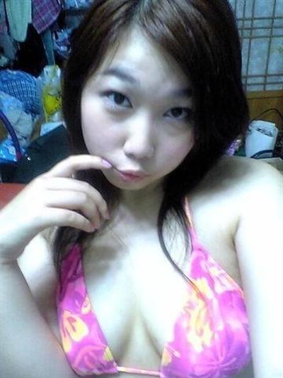 15P Busty japanese cutie posing for amateur pics
