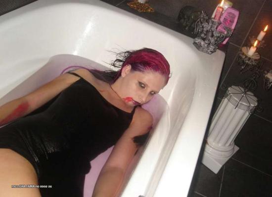 12P Sexy wild emo hottie gets naked in a tub