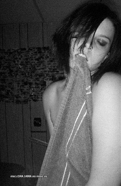 12P Heiße Fotos eines kurvigen Amateur-Emo-Babes