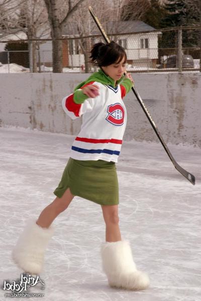 16P Hockey girl flashing on ice