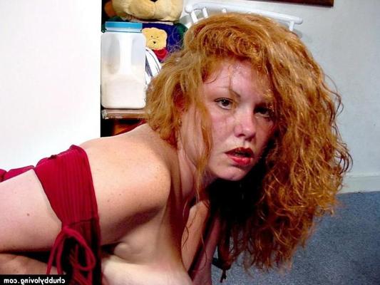 16P Busty fat redhead masturbating and toying her pussy