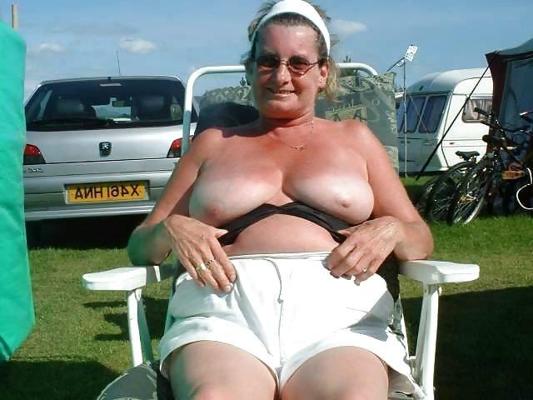 16P vieilles mamies amateurs posant et en action