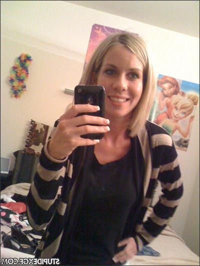 16P Amateur exgf slut posing naked