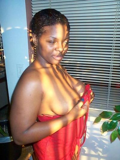 18P Black amateur gfs posing for pics