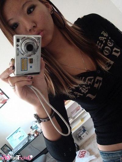 10P Hot teen makes naked selfies in front of mirror