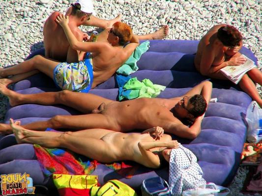 15P Group of nudists caught on hidden cam