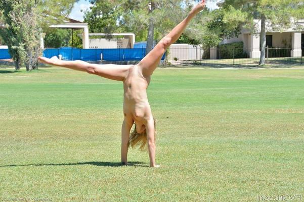 15P Exhibitionist does some naked cartwheels in the park