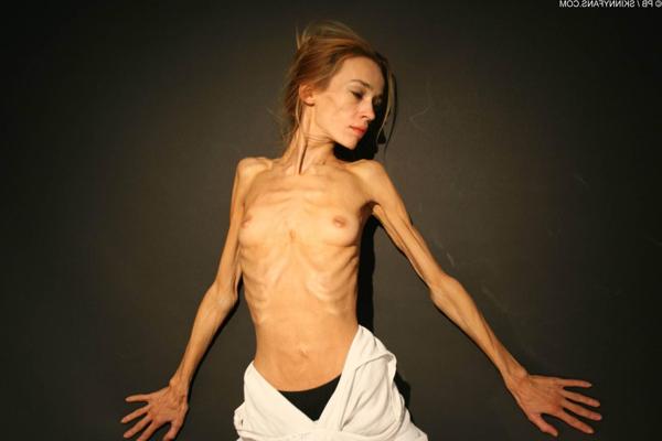 16P skeleton thin girl Inna posing at home