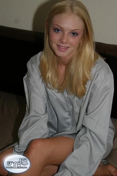 16P Blonde amateur teen ready for bed