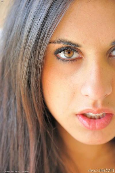 15P Half Indian model spreads her delicious pussy lips
