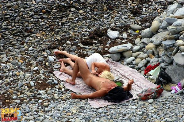 15P Horny couple enjoing sun and sex on the beach