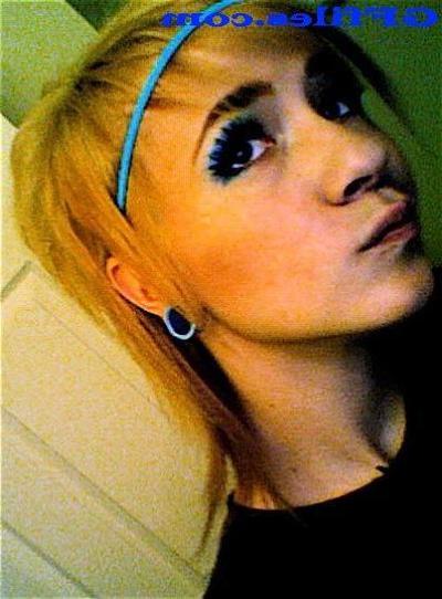 16P Amateur homemade girls smiling