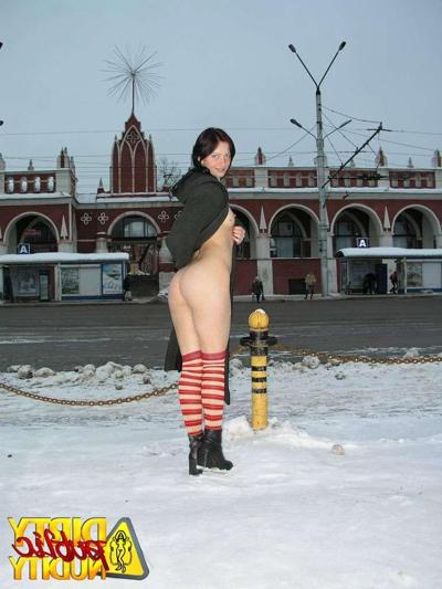 15P Hot body Liza flashing in winter