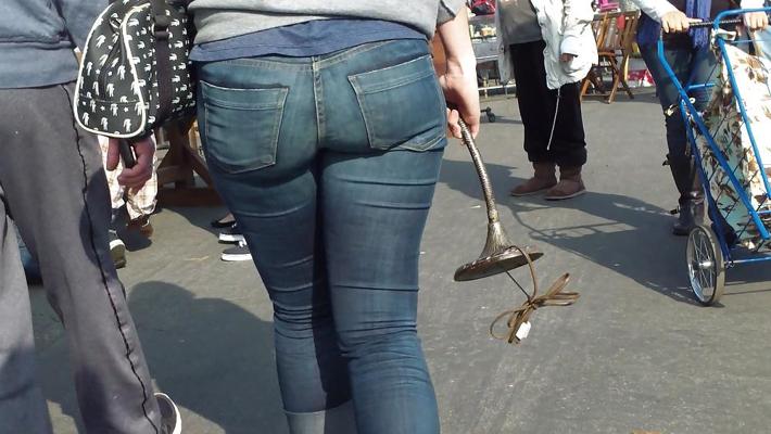25P Sexy Teen mit molligem Hintern und Arsch in blauen Jeans
