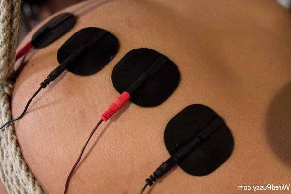 15P Drei Runden raues Pussy-Schockieren, Nippel-Zapping, Fisting!
