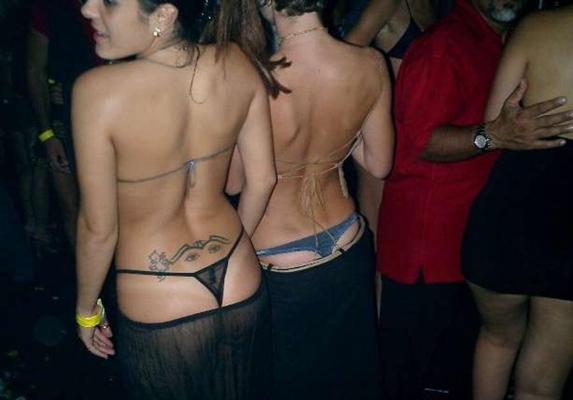 15P Drunk amateur girlfriends partying and flashing