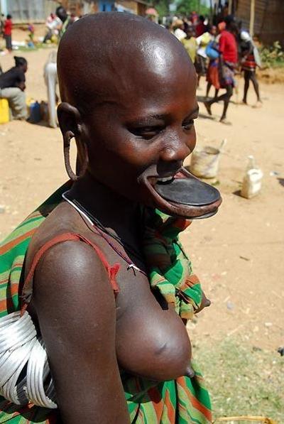 20P babes from african tribes posing nude