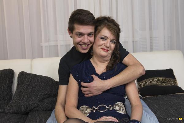 16P Horny mature lady playing with her teen lover