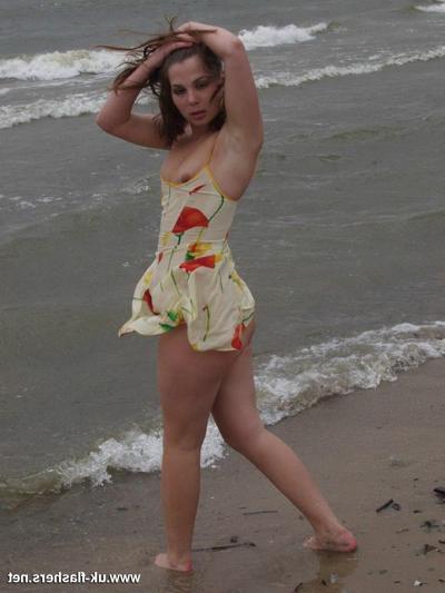 16P Amateur de beauté au bain à la plage